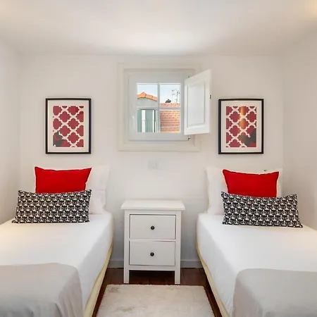 Whome Charming And Historical In Santa Justa * Lisboa